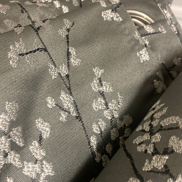 2 pairs/Silver Floral Patterned Curtains ; 60x84 - Picture 2 of 2
